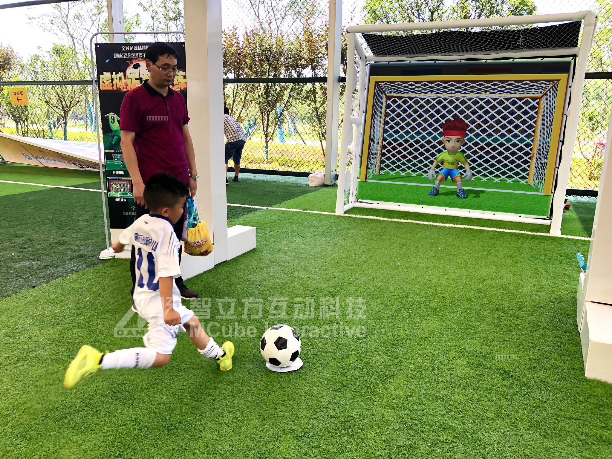 互动儿童乐园热门的互动投影游戏——虚拟足球！